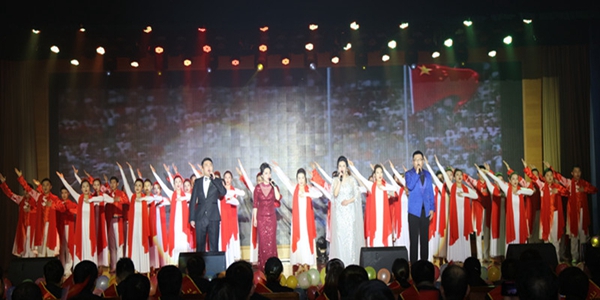 16、管理公司歌舞《中國》.jpg