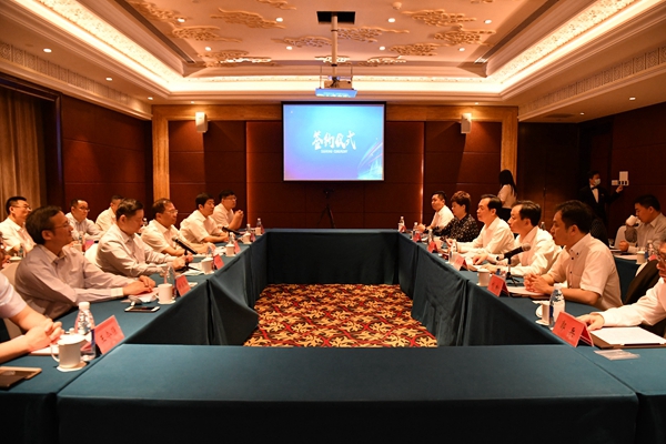 市中區(qū)政府、中國鐵塔山東省分公司、山東三箭集團(tuán)舉行項(xiàng)目合作簽約儀式
