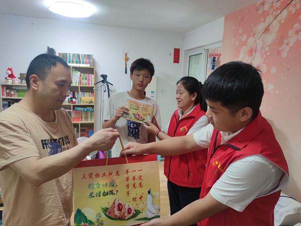 暖心助考，一舉高“粽” ——三箭物業(yè)公司黨支部深入開(kāi)展“亮身份、樹(shù)形象、作貢獻(xiàn)、助發(fā)展”活動(dòng)